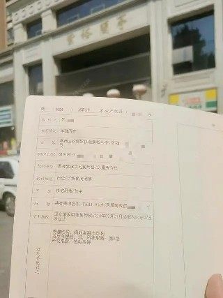 女子购买两套法拍房，物业以未接开发商通知为由拒不办入住