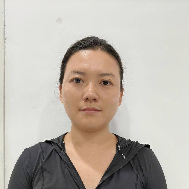 二手房经纪人于婷